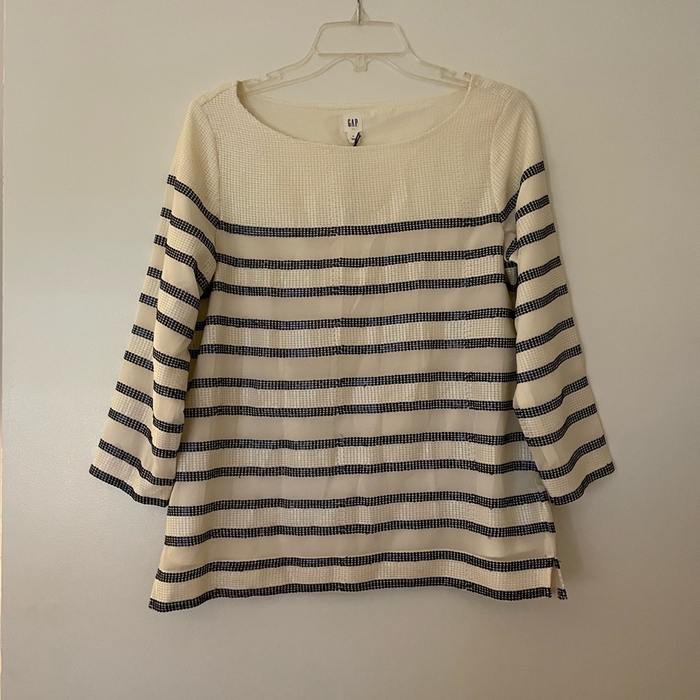 NWT!  Gap white/blue sequined 3/4 sleeve blouse, size S.